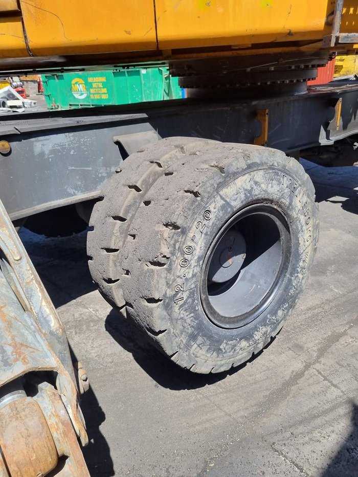 2011 Liebherr Lh40 Yellow