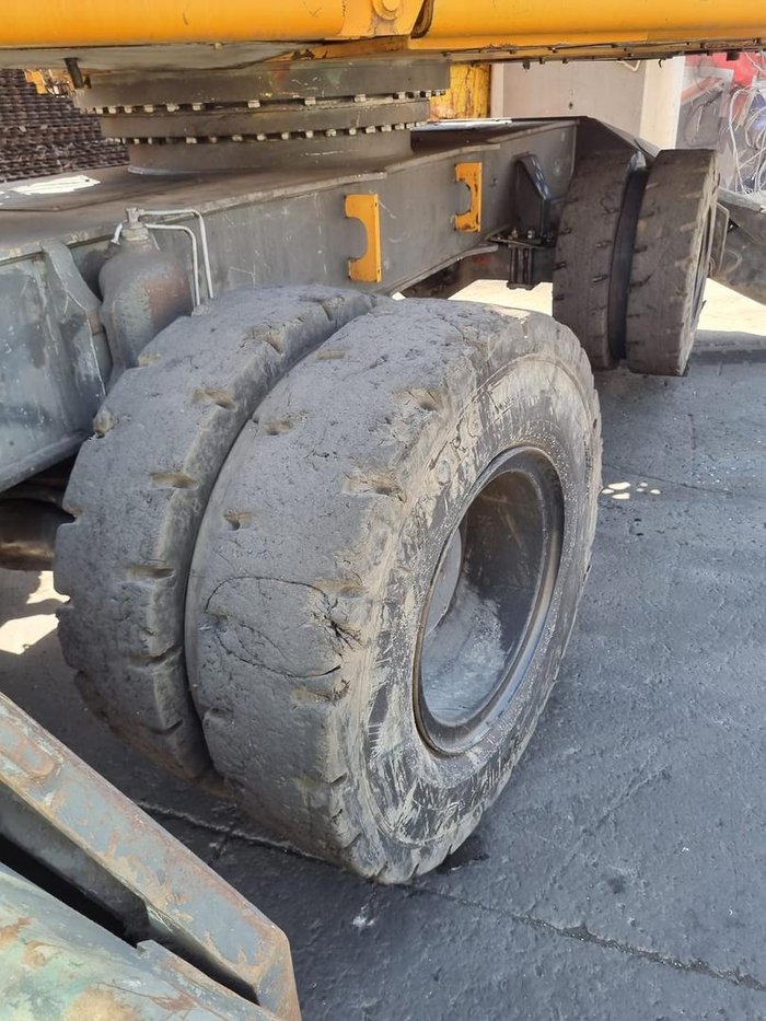 2011 Liebherr Lh40 Yellow