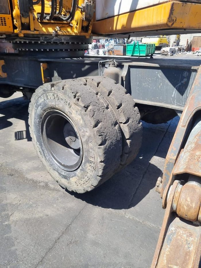 2011 Liebherr Lh40 Yellow