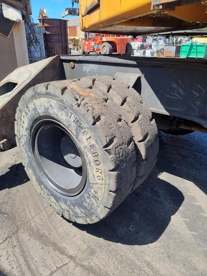 2011 Liebherr Lh40 Yellow