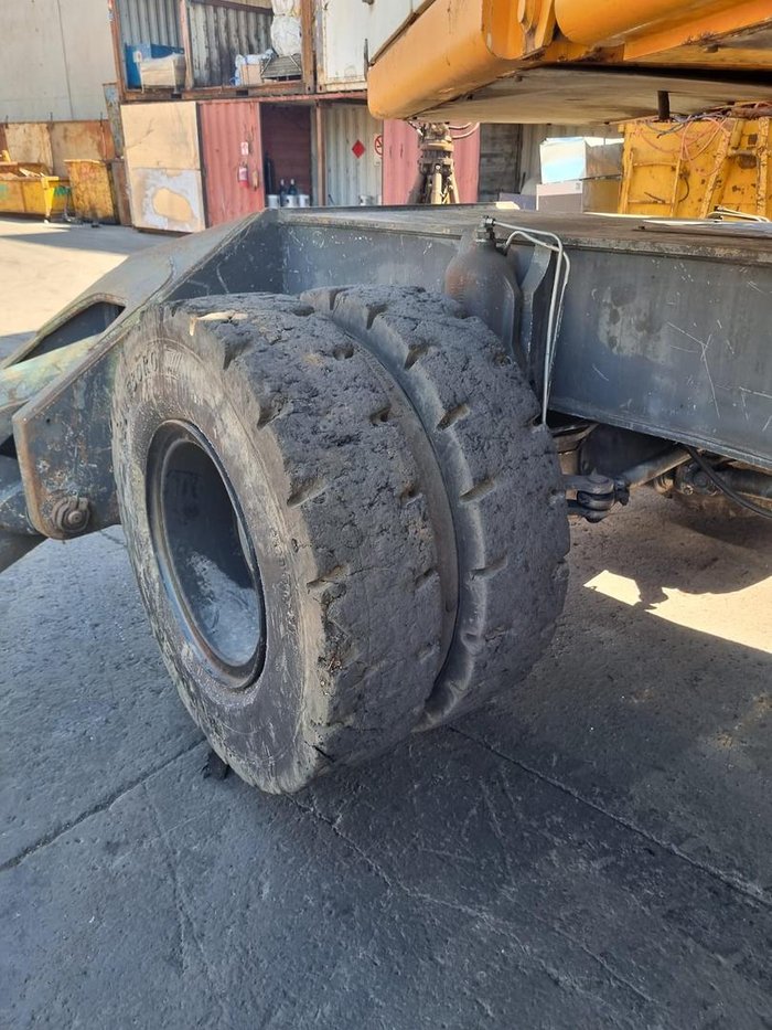 2011 Liebherr Lh40 Yellow