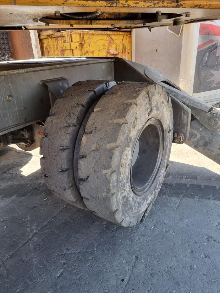 2011 Liebherr Lh40 Yellow