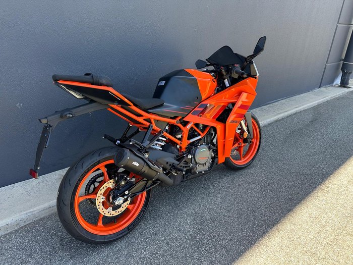 2024 KTM RC 390 RC Orange