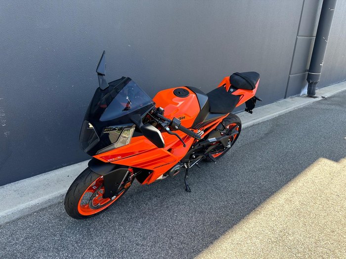 2024 KTM RC 390 RC Orange