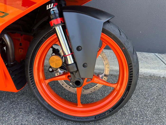 2024 KTM RC 390 RC Orange