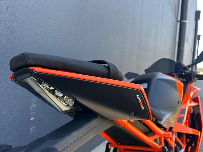 2024 KTM RC 390 RC Orange
