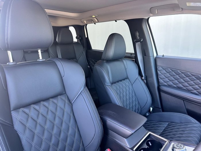 2024 Mitsubishi Outlander PHEV Exceed