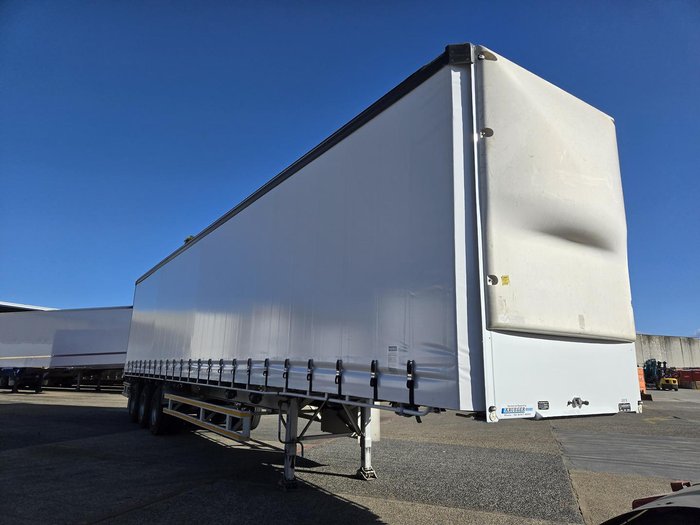 0 Vawdrey 24 Pallet Straight B Curtain Sider White