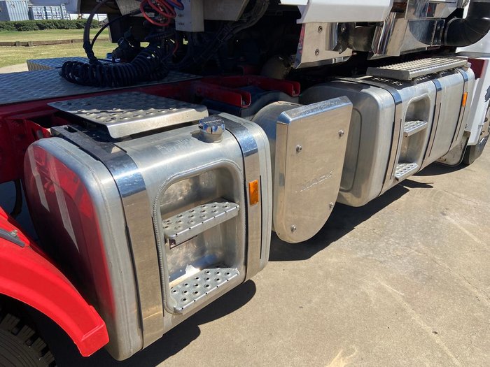 2017 Mack Trident White