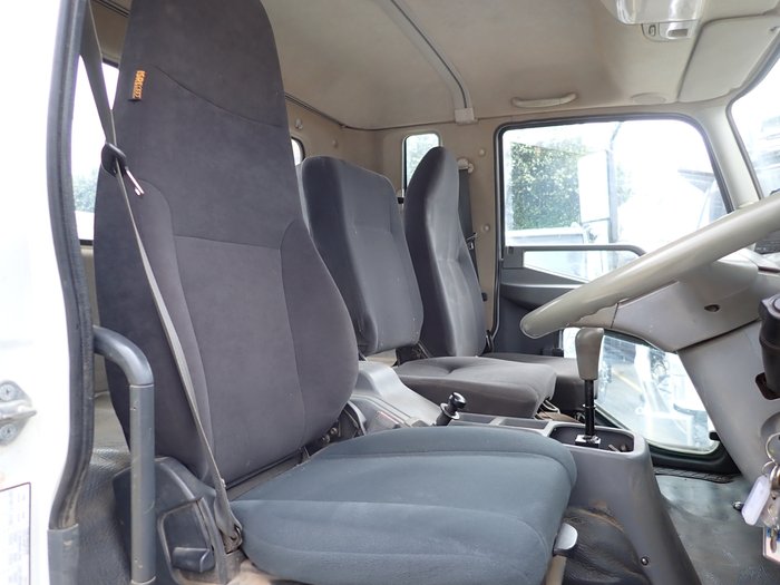 2015 MITSUBISHI FIGHTER 1024 WHITE