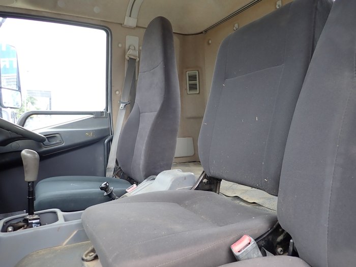 2015 MITSUBISHI FIGHTER 1024 WHITE