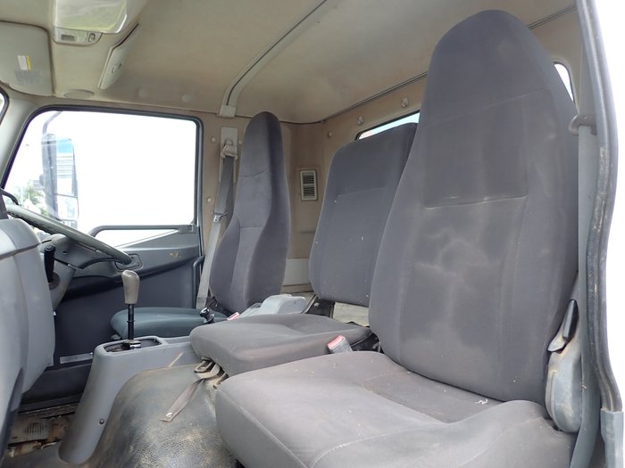 2015 MITSUBISHI FIGHTER 1024 WHITE