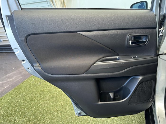 2020 Mitsubishi Outlander ES