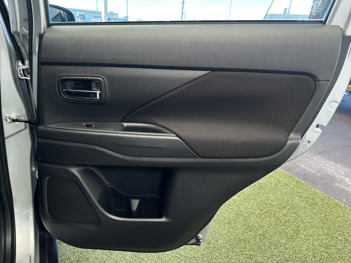 2020 Mitsubishi Outlander ES