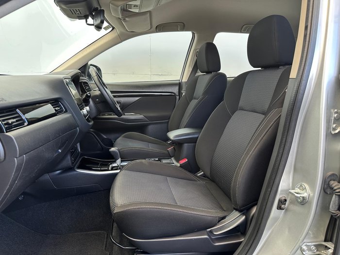 2020 Mitsubishi Outlander ES