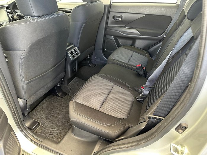 2020 Mitsubishi Outlander ES