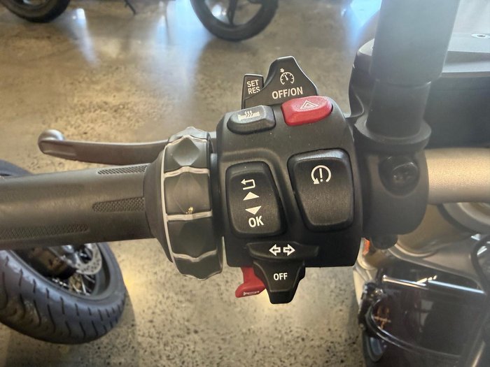 2024 BMW R 12 nineT HL