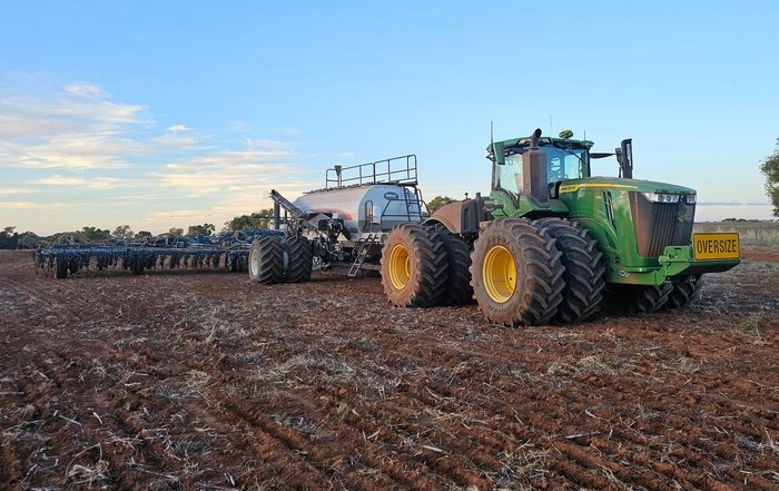 2023 John Deere 9R 540 Green