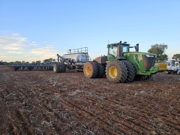 2023 John Deere 9R 540 Green