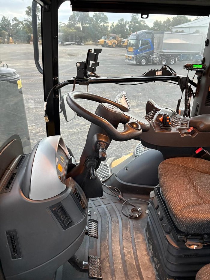 2018 Caterpillar 855E Yellow