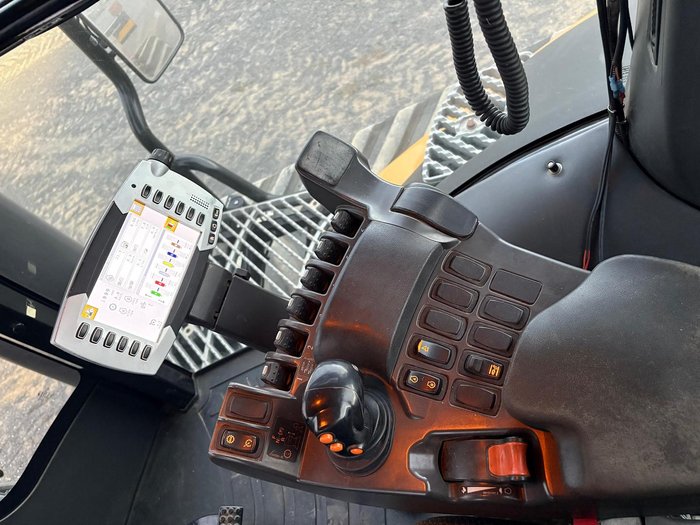 2018 Caterpillar 855E Yellow