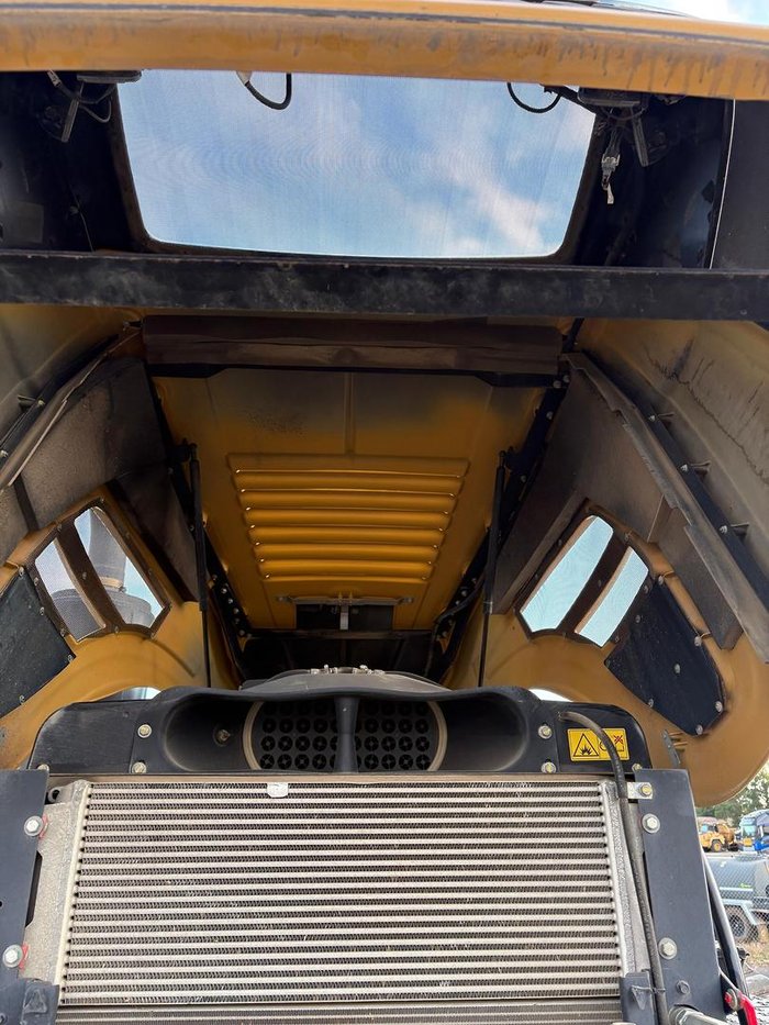 2018 Caterpillar 855E Yellow