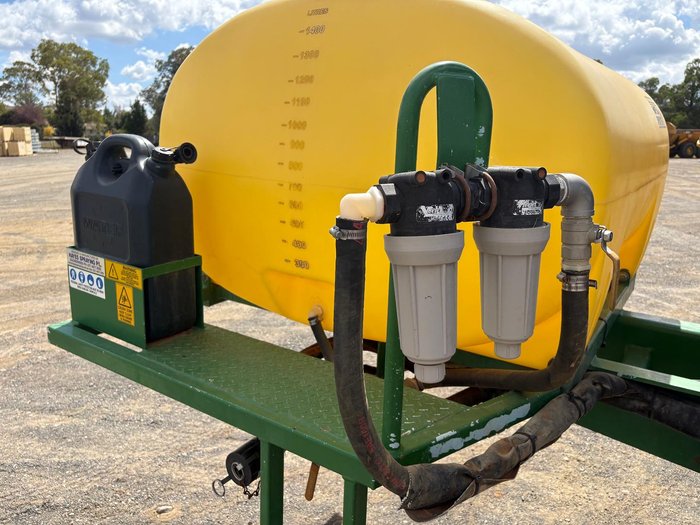 2019 John Deere 7210R Green