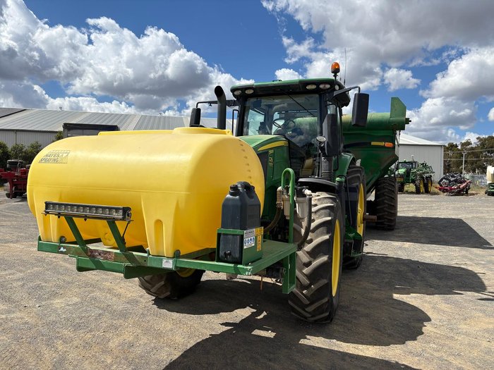2019 John Deere 7210R Green
