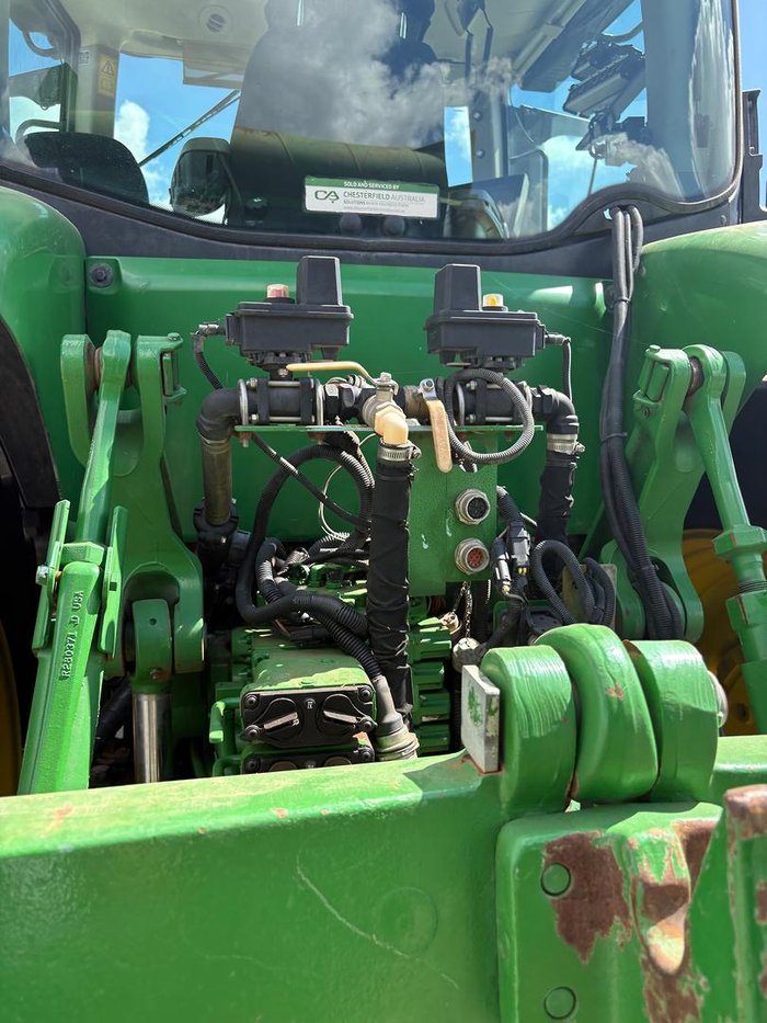 2019 John Deere 7210R Green