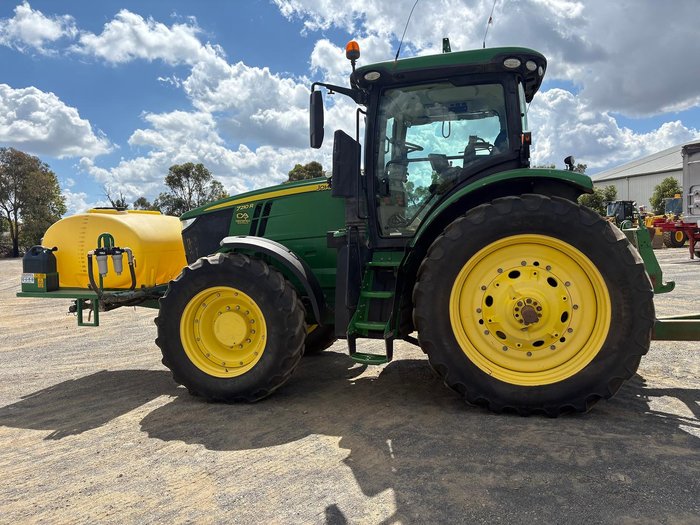 2019 John Deere 7210R Green