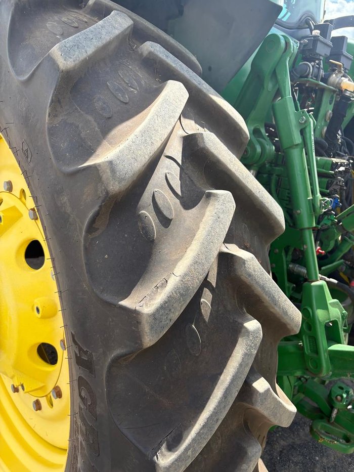 2019 John Deere 7210R Green