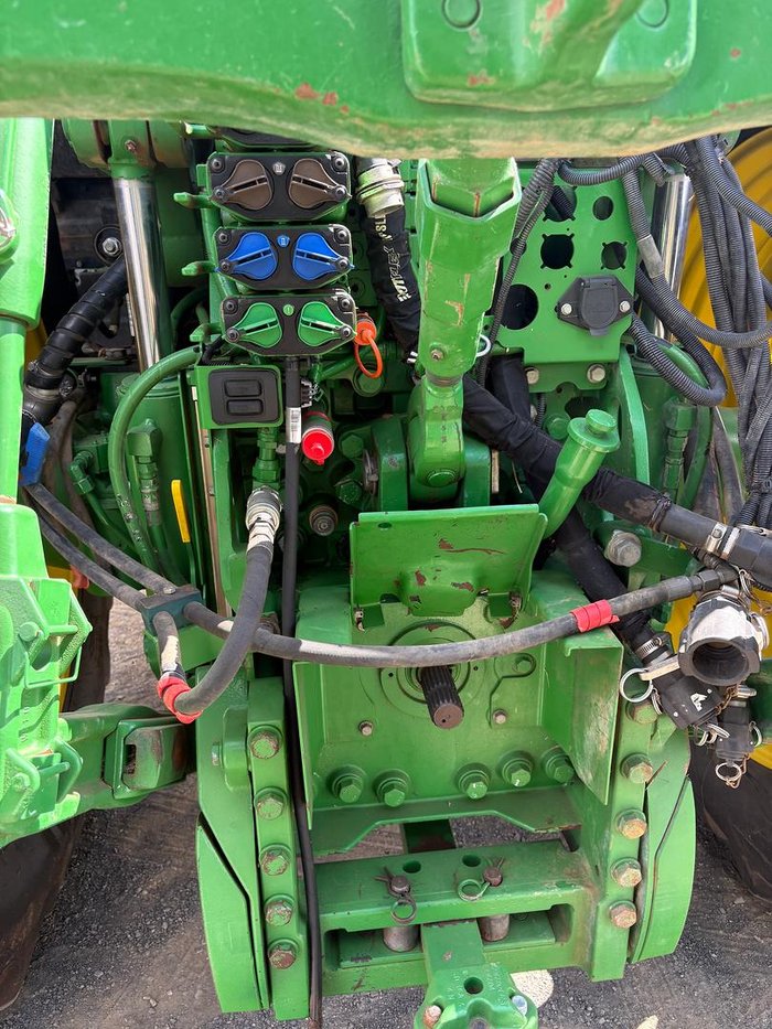 2019 John Deere 7210R Green