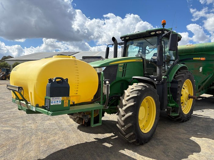 2019 John Deere 7210R Green