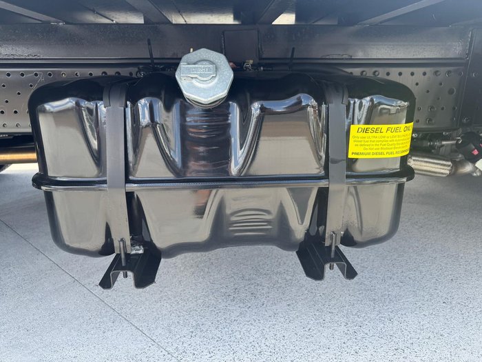 2024 Isuzu N Series NNR 45-150 White