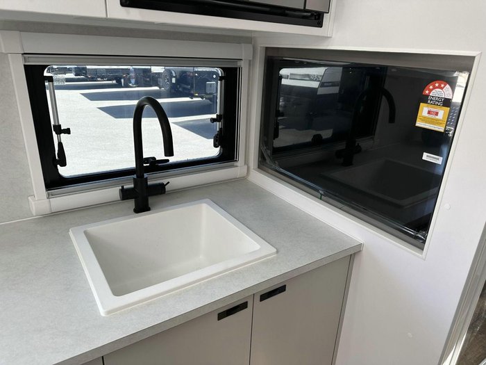 2025 Lotus Caravans Sprint Sp22cl 22'