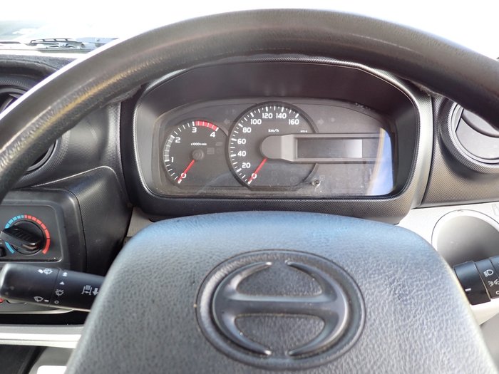 2013 HINO DUTRO 300 WHITE