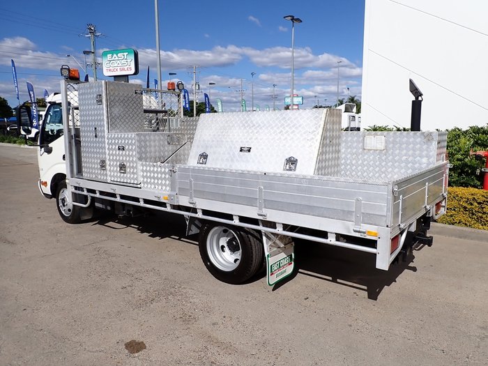 2013 HINO DUTRO 300 WHITE