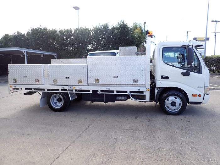 2013 HINO DUTRO 300 WHITE