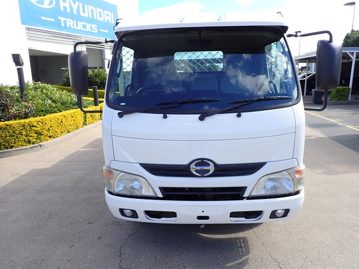 2013 HINO DUTRO 300 WHITE
