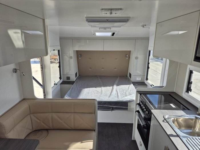 2024 Traveller 17'10 Intrigue