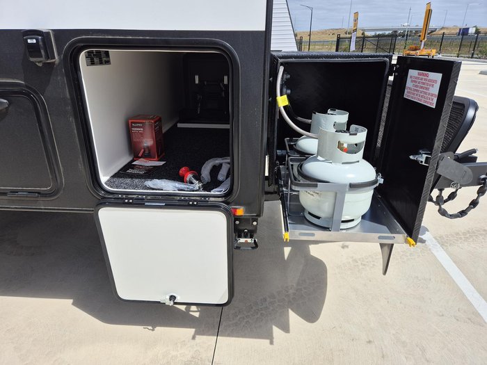 2024 JB Caravans Gator Hybrid 14'