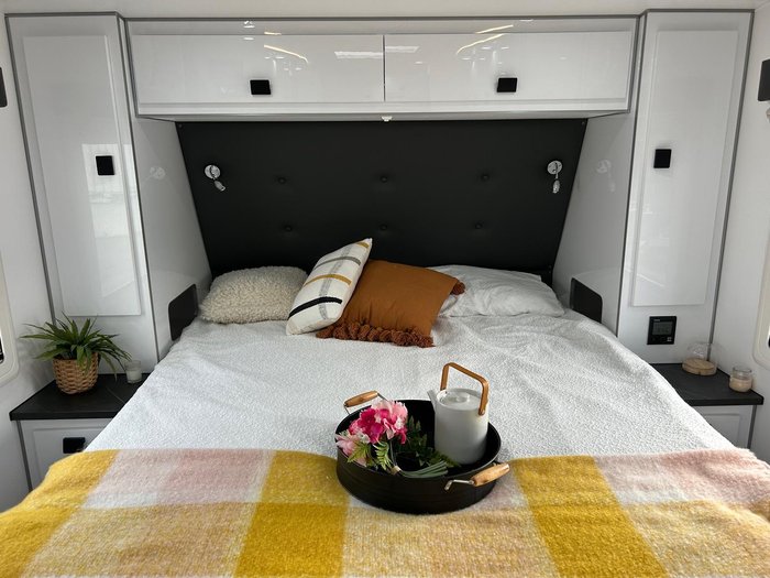 2024 JB Caravans 19'6 Scorpion Sting Air Fd Cafe