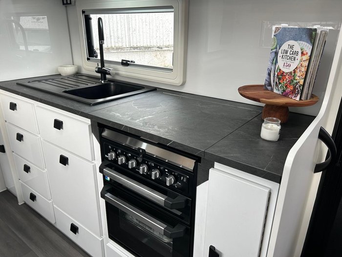 2024 JB Caravans 19'6 Scorpion Sting Air Fd Cafe