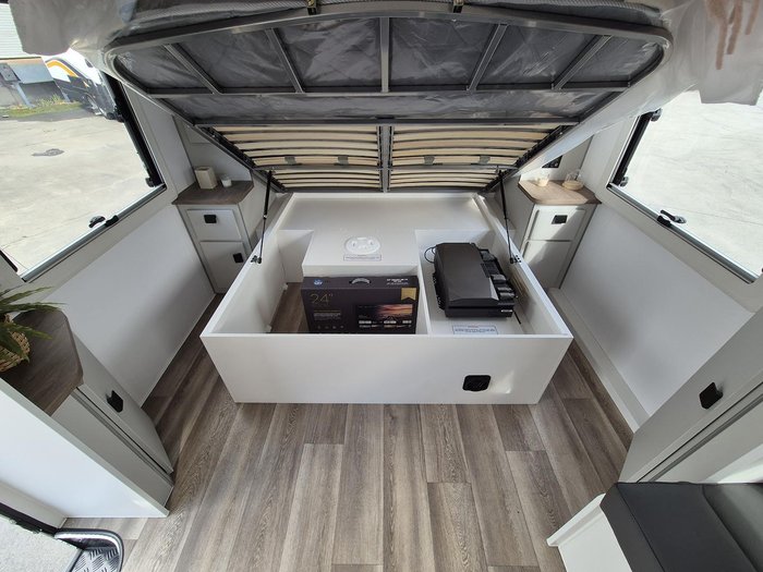 2024 JB Caravans Scorpion Sting 22'6 Front Dr Family Bunk