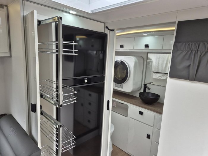 2024 JB Caravans 20'6 Scorpion Sting Rd Cafe