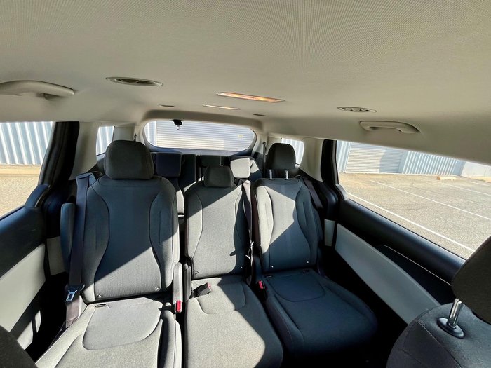 2022 Kia Carnival S