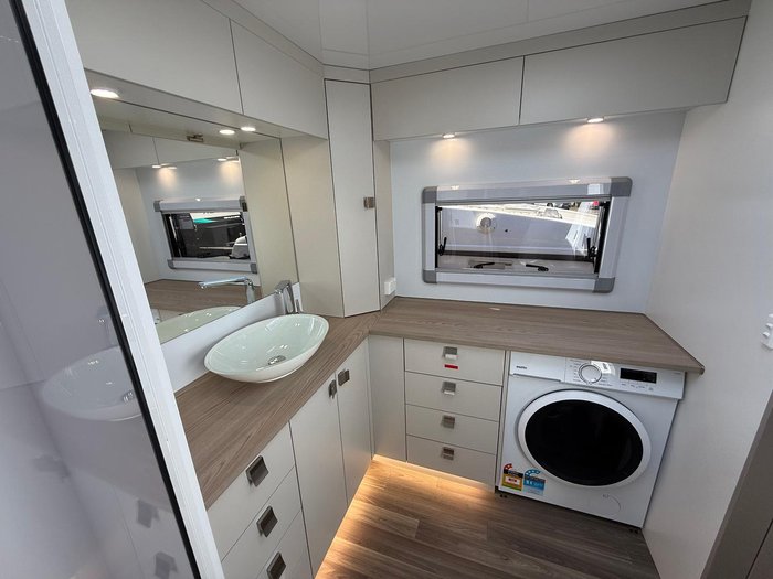 2025 Millard Display Model Sale X-Rider Big Bathroom