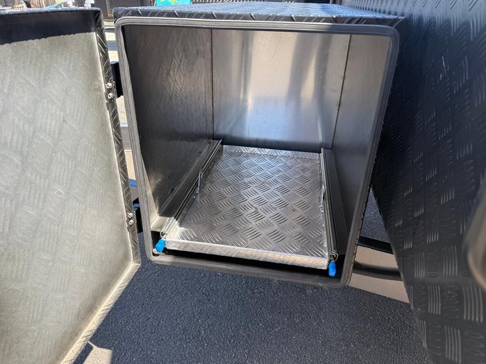 2025 Millard Display Model Sale X-Rider Big Bathroom