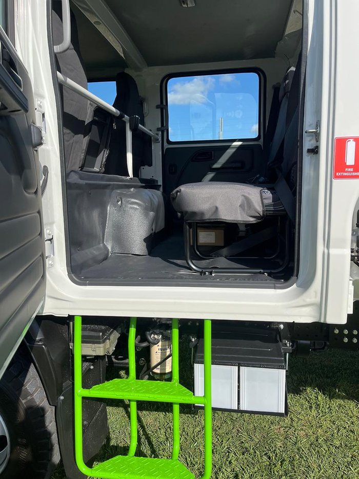 2025 Isuzu N Series NPS 75/45-155 White