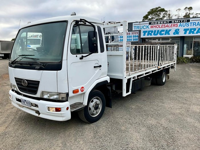 2010 UD Mk37a 10400 Gvm Tray Tailoader Rwc $26000 Inc Gst UD MKB37A WHITE